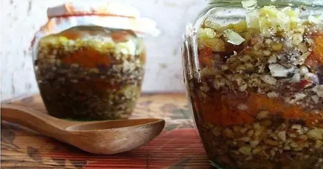 nøtteblanding med honning for potens